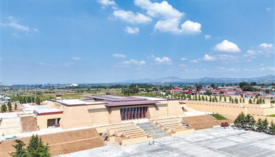 臨汾市陶寺遺址博物館雛形顯現(xiàn)陶寺遺址博物館位于襄汾縣陶寺鄉(xiāng)陶寺村，目前主體建設(shè)、陳列布展已順利完成，正在加快推進(jìn)設(shè)施設(shè)備聯(lián)調(diào)聯(lián)試、周邊環(huán)境整治等工作。